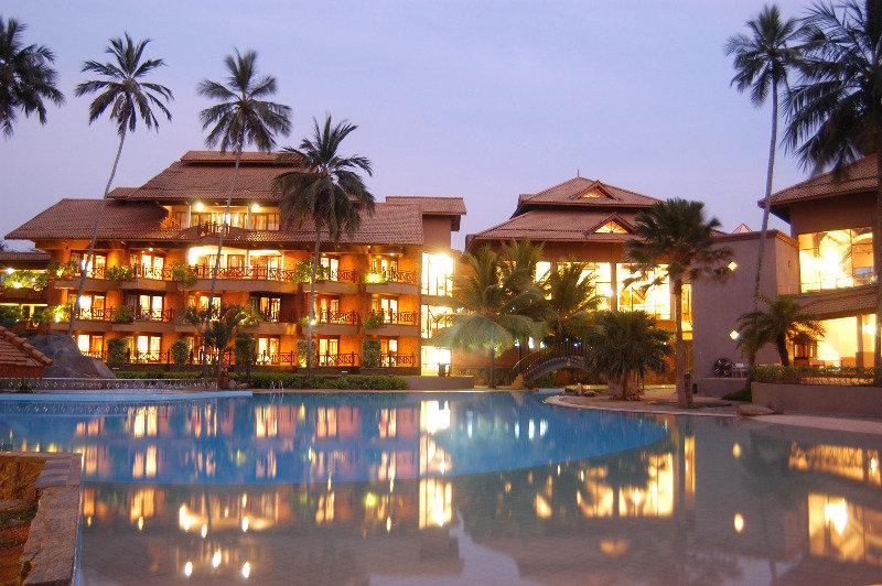 Royal Palms Beach Hotel Kalutara Exterior photo