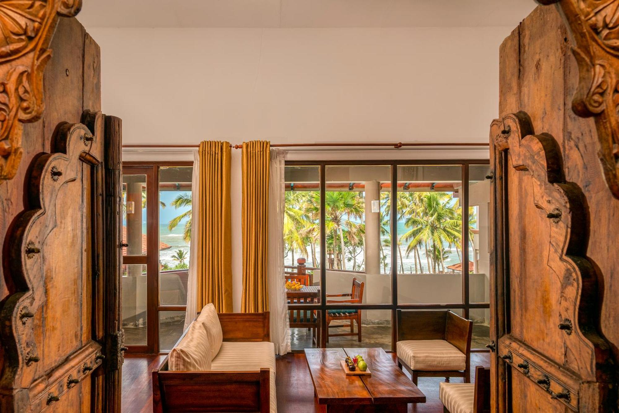 Royal Palms Beach Hotel Kalutara Exterior photo