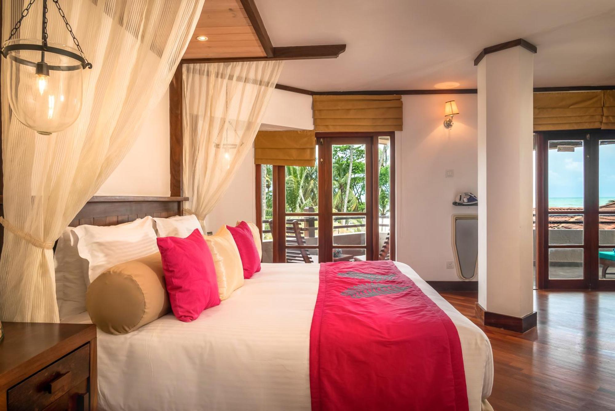 Royal Palms Beach Hotel Kalutara Exterior photo